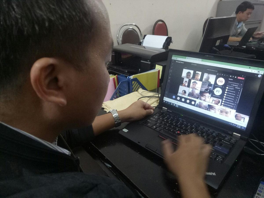 Dạy học trực tuyến trong thời gian giãn cách phòng dịch Covid-19 tại Lâm Đồng. Ảnh: Văn Điểm