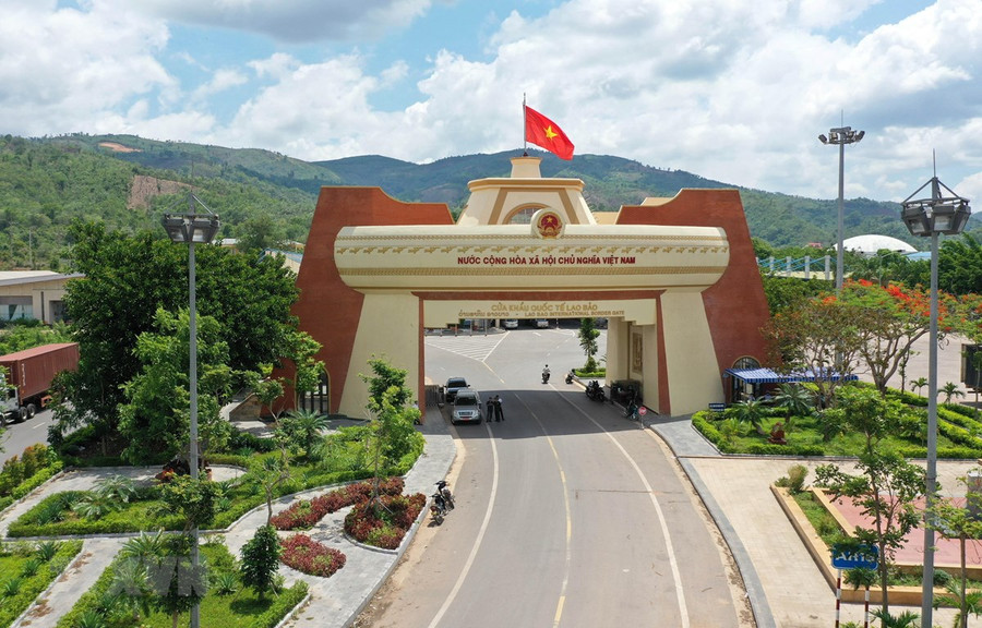 Cửa khẩu quốc tế Lao Bảo trên tuyến biên giới Việt-Lào (Ảnh: Hồ Cầu/TTXVN) Cửa khẩu quốc tế Lao Bảo trên tuyến biên giới Việt-Lào (Ảnh: Hồ Cầu/TTXVN)
