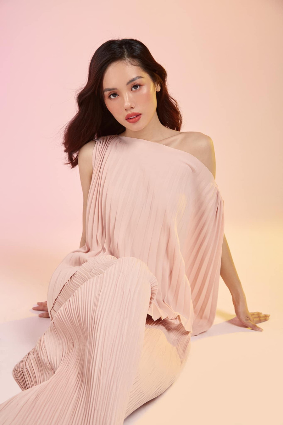 Sau cuộc thi, Trâm Anh tiếp tục trở thành đại diện Việt Nam tại Face of Asia (cuộc thi nằm trong khuôn khổ Asia Model Festival 2019). Cô cùng người mẫu Quỳnh Anh được vinh danh ở giải thưởng Gương mặt ấn tượng do nhà tài trợ bình chọn. Ảnh: FBNV