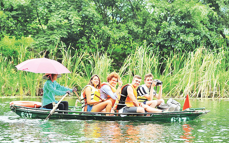 Du khách quốc tế tham quan Khu du lịch Tràng An, Ninh Bình thời điểm chưa có dịch. Ảnh: Minh Đức Du khách quốc tế tham quan Khu du lịch Tràng An, Ninh Bình thời điểm chưa có dịch. Ảnh: MINH ĐỨC