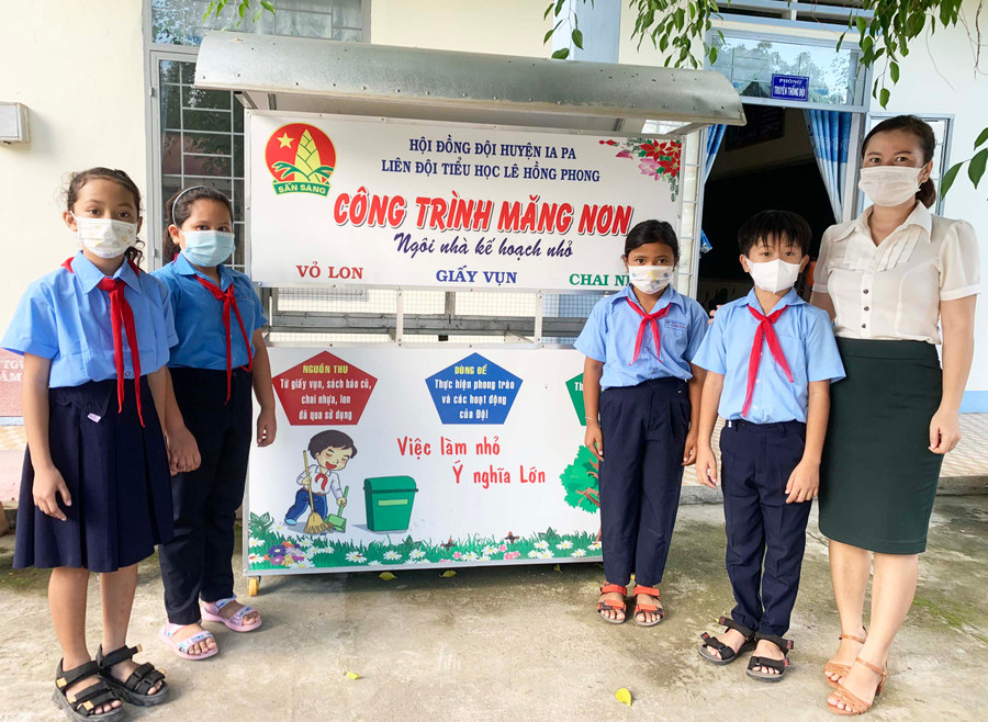 Ngôi nhà kế hoạch nhỏ giúp các bạn học sinh Trường Tiểu học Lê Hồng Phong (xã Ia Trok) nâng cao ý thức bảo vệ môi trường. Ảnh: Vũ Chi