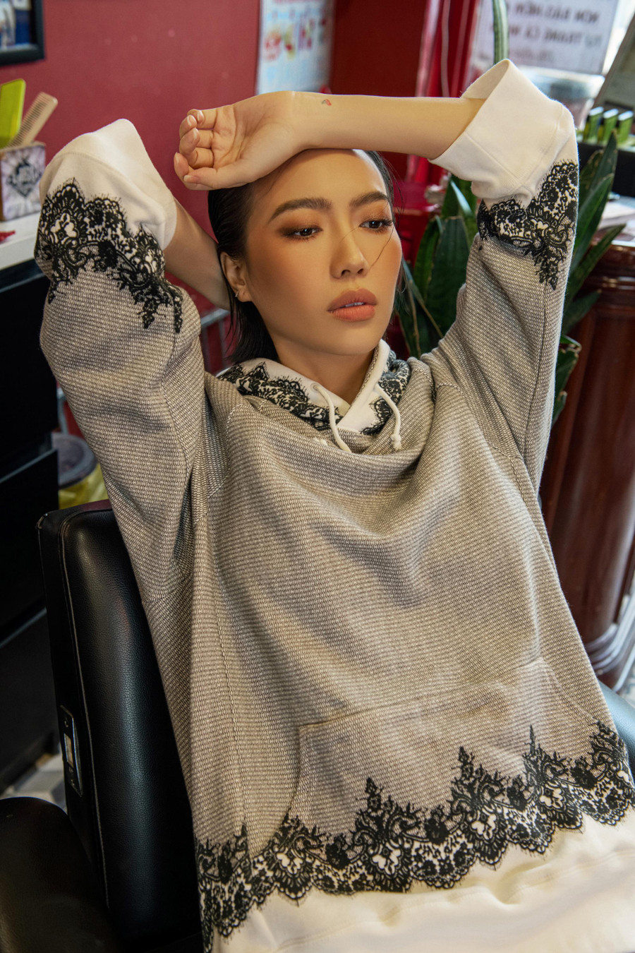 Không tiếp tục giữ hình ảnh nhí nhố, hài hước, Diệu Nhi bắt đầu có những sự thay đổi đáng kể phong cách ăn mặc của bản thân trong các bộ ảnh thời trang cũng như khi xuất hiện trở lại trước công chúng. Cô chăm chút hơn cho vẻ ngoài để hình ảnh cá nhân ngày càng ấn tượng. Ảnh: NVCC