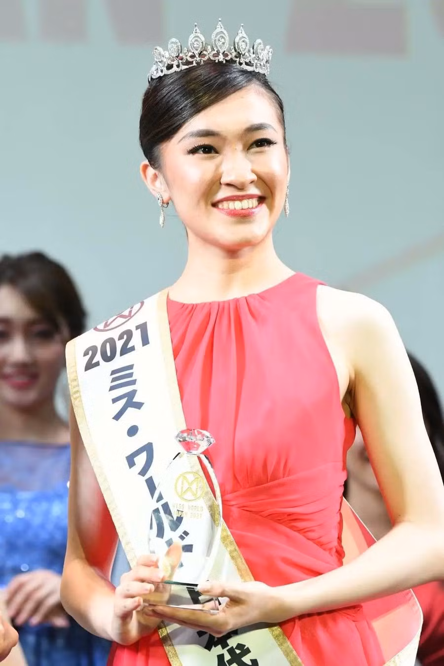 Tamaki Hoshi vừa thắng cuộc thi trong nước để giành cơ hội thử sức tại Miss World 2021. Hoa hậu Thế giới Nhật Bản 2021 năm nay 20 tuổi, là sinh viên năm thứ ba của Đại học Waseda. Người đẹp cao 1,75m, có khả năng giao tiếp tiếng Anh lưu loát vì từng sinh sống tại Mỹ 15 năm. Ảnh: MISSOSOLOGY
