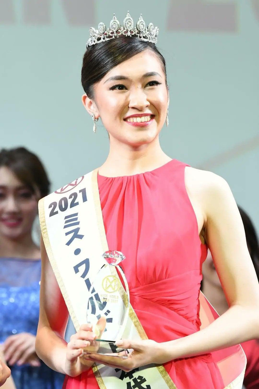 Tamaki Hoshi vừa thắng cuộc thi trong nước để giành cơ hội thử sức tại Miss World 2021. Hoa hậu Thế giới Nhật Bản 2021 năm nay 20 tuổi, là sinh viên năm thứ ba của Đại học Waseda. Người đẹp cao 1,75m, có khả năng giao tiếp tiếng Anh lưu loát vì từng sinh sống tại Mỹ 15 năm. Ảnh: MISSOSOLOGY