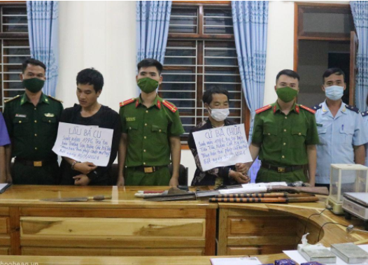 Lầu Bá Cu và Cử Bá Chùa tại cơ quan công an - Ảnh: Đài TH Nghệ An Lầu Bá Cu và Cử Bá Chùa tại cơ quan công an - Ảnh: Đài TH Nghệ An