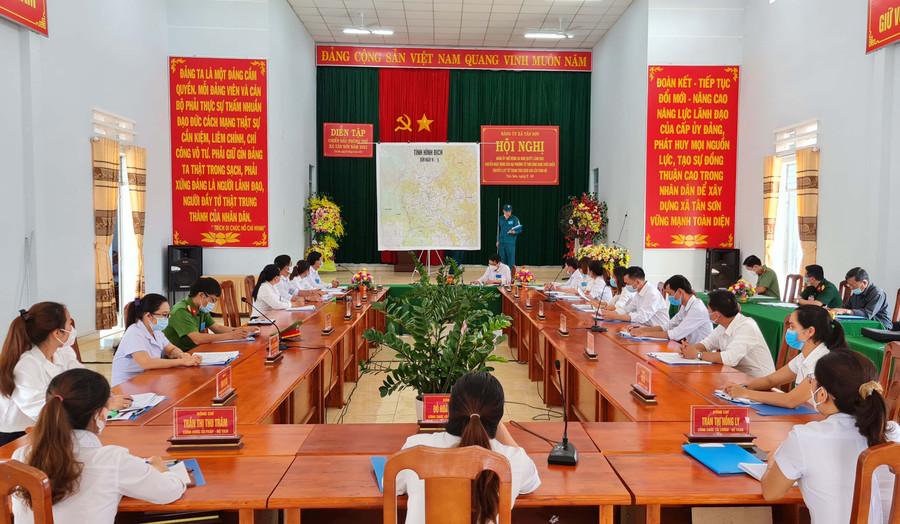Xã Tân Sơn diễn tập chuyển sang trạng thái sẵn sàng chiến đấu. Ảnh: Bá Bính