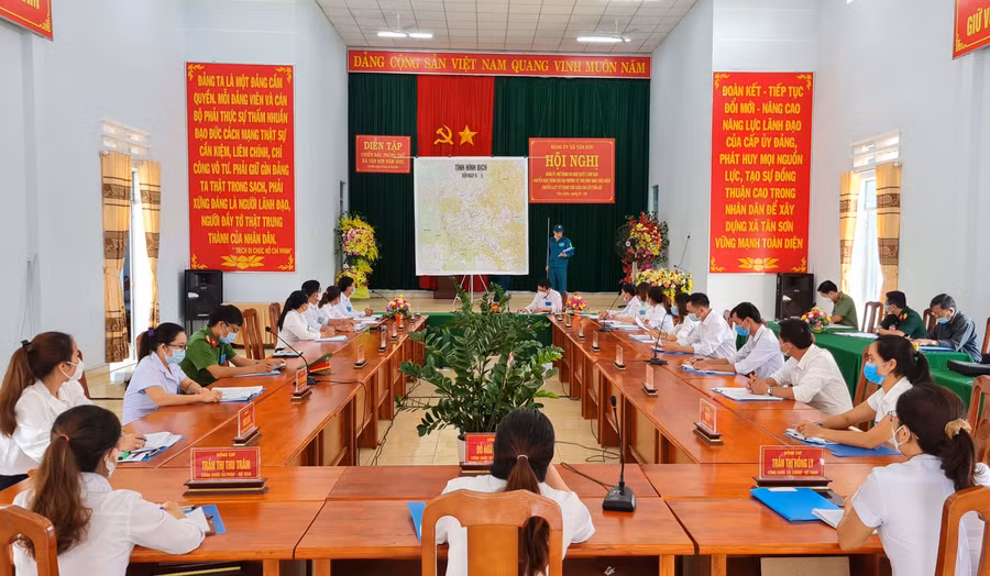 Xã Tân Sơn diễn tập chuyển sang trạng thái sẵn sàng chiến đấu. Ảnh: Bá Bính