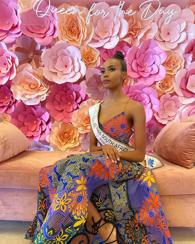 Lalela Mswane là người mẫu, vũ công và cũng sở hữu bằng đại học chuyên ngành luật