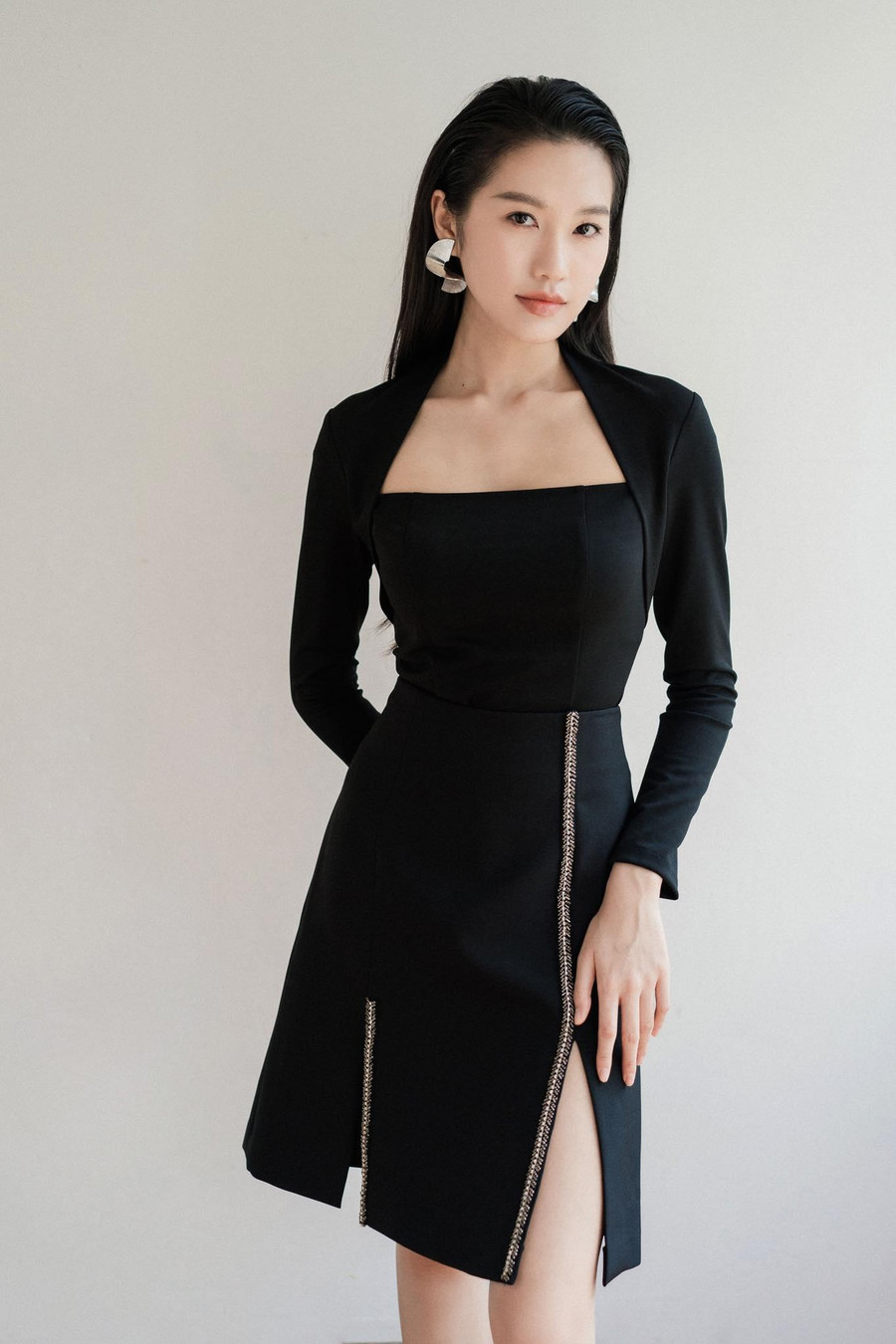 Ngoài ra, khi đề cập đến chuyện tình cảm, Top 10 Hoa hậu Việt Nam 2020 cũng khéo léo không nhắc đến tên của cầu thủ Đoàn Văn Hậu và không tiết lộ quá nhiều về chuyện cá nhân. Ảnh: NVCC Ngoài ra, khi đề cập đến chuyện tình cảm, Top 10 Hoa hậu Việt Nam 2020 cũng khéo léo không nhắc đến tên của cầu thủ Đoàn Văn Hậu và không tiết lộ quá nhiều về chuyện cá nhân. Ảnh: NVCC