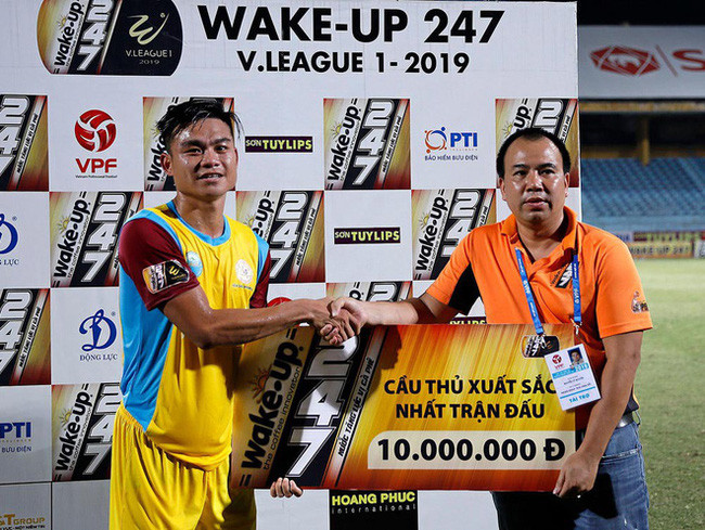 Nguyễn Hữu Khôi đã chơi rất hay trong màu áo CLB Khánh Hòa sau khi trở về từ Hàn Quốc Nguyễn Hữu Khôi đã chơi rất hay trong màu áo CLB Khánh Hòa sau khi trở về từ Hàn Quốc