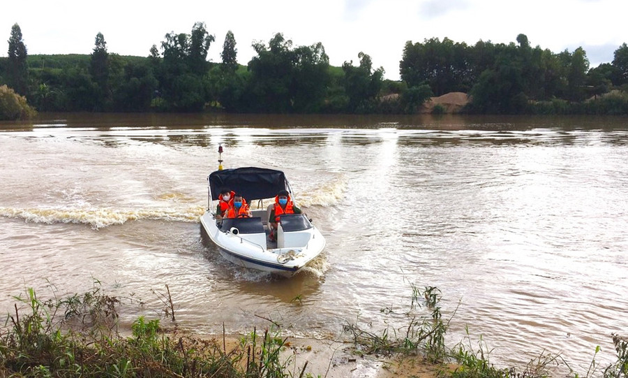 Lực lượng Cảnh sát Giao thông Công an huyện Kbang tuần tra, kiểm soát tại các lòng hồ thủy điện. Ảnh: Ngọc Minh Lực lượng Cảnh sát giao thông Công an huyện Kbang tuần tra, kiểm soát tại các lòng hồ thủy điện- Ảnh Ngọc Minh