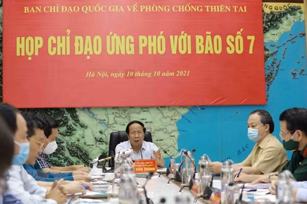 Phó Thủ tướng Lê Văn Thành phát biểu chỉ đạo công tác ứng phó với bão số 7. (Ảnh: Vũ Sinh/TTXVN)