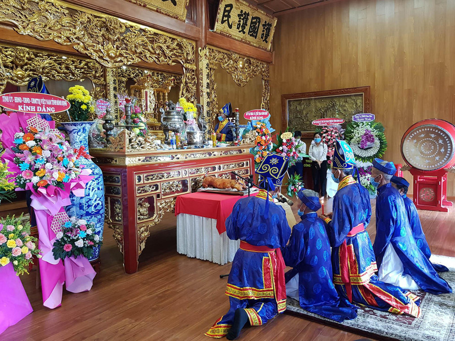 Đọc văn tế tại lễ giỗ anh hùng dân tộc Nguyễn Trung Trực. Ảnh: Kim Vân Đọc văn tế tại lễ giỗ anh hùng dân tộc Nguyễn Trung Trực. Ảnh: Kim Vân