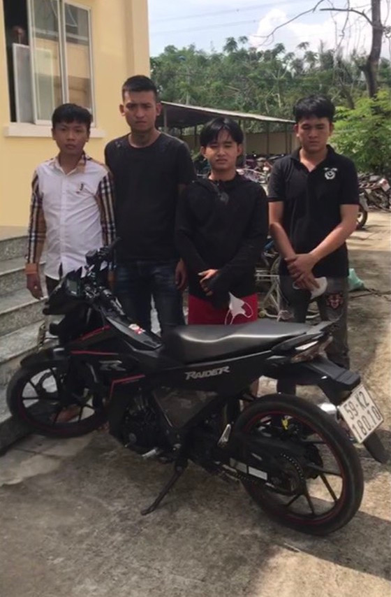 Nhóm đối tượng cùng phương tiện gây án