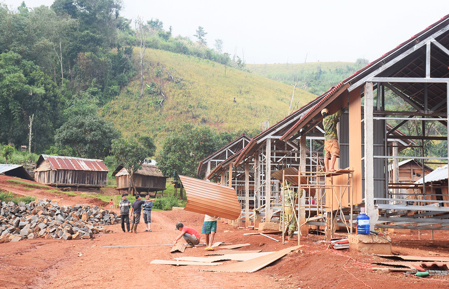 Làng Hà Đừng (xã Đak Rong, huyện Kbang) trước thời điểm hoàn thiện nhà ở cho các hộ dân về nơi ở mới. Ảnh: Minh Triều Làng Hà Đừng (xã Đak Rong, huyện Kbang) trước thời điểm hoàn thiện nhà ở cho các hộ dân về nơi ở mới. Ảnh: Minh Triều