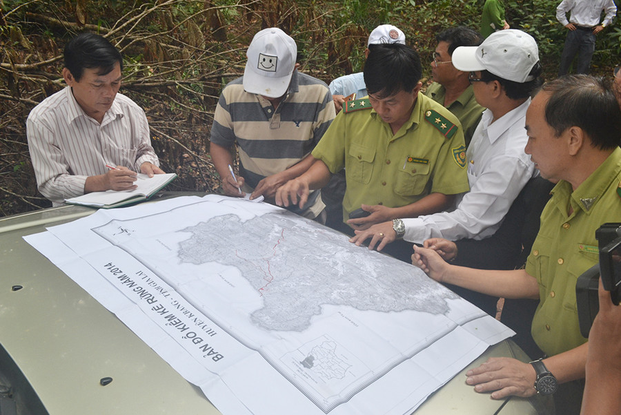 Lực lượng chức năng kiểm tra diện tích rừng tại huyện Kbang (ảnh chụp trước tháng 4-2021). Ảnh: Lê Nam Lực lượng chức năng kiểm tra diện tích rừng tại huyện Kbang (ảnh chụp trước tháng 4-2021). Ảnh: Lê Nam
