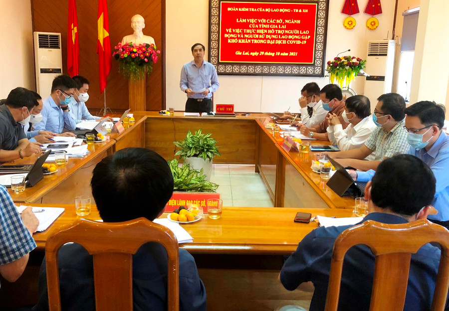 Quang cảnh buổi làm việc. Ảnh: Đinh Yến