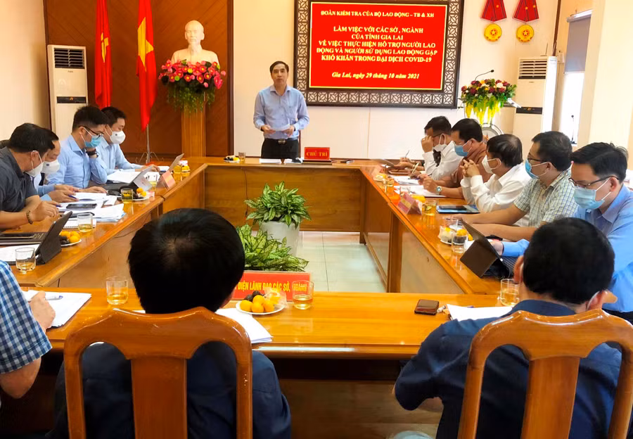 Quang cảnh buổi làm việc. Ảnh: Đinh Yến