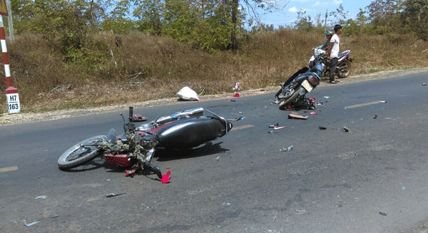 Một vụ tai nạn giao thông liên quan đến người dân tộc thiểu số xảy ra tại xã Hbông, huyện Chư Sê. Ảnh: Lê Văn Ngọc