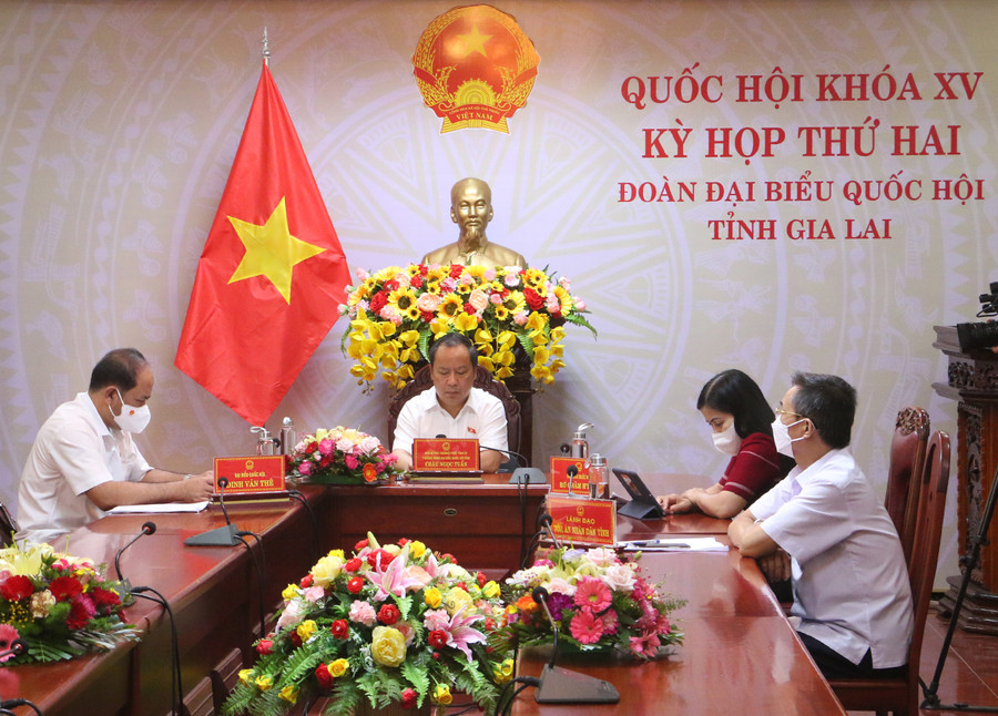  Quang cảnh phiên thảo luận trực tuyến tại đầu cầu Gia Lai. Ảnh: Quang Tấn