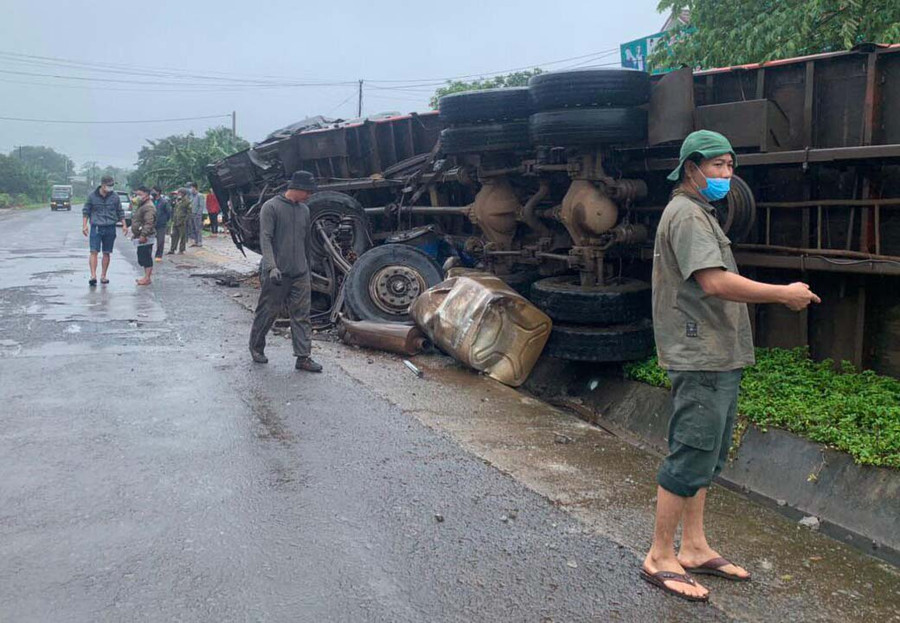 Hiện trường vụ tai nạn. Ảnh: Đình Minh Hiện trường vụ tai nạn. Ảnh: Đình Minh