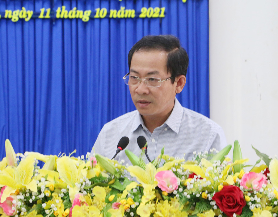 Phó Chủ tịch Thường trực UBND tỉnh Đỗ Tiến Đông phát biểu tại hội nghị. Ảnh: Quang Tấn