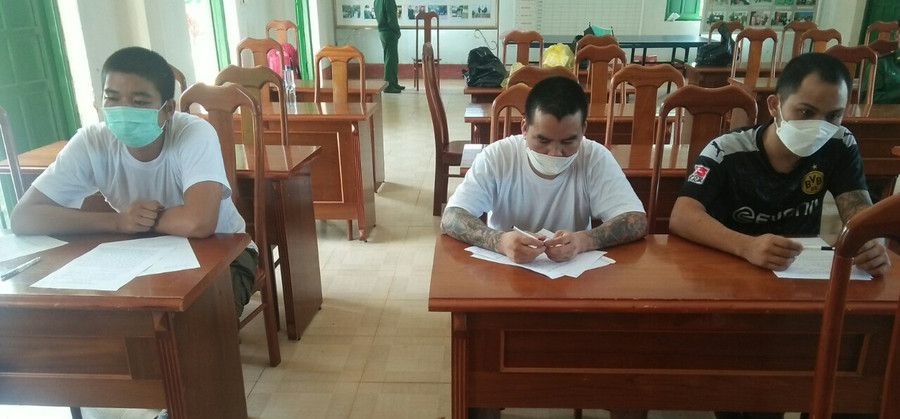 3 đối tượng tại Đồn Biên phòng Cửa khẩu Quốc tế Bờ Y. Ảnh: Nguyên Hương