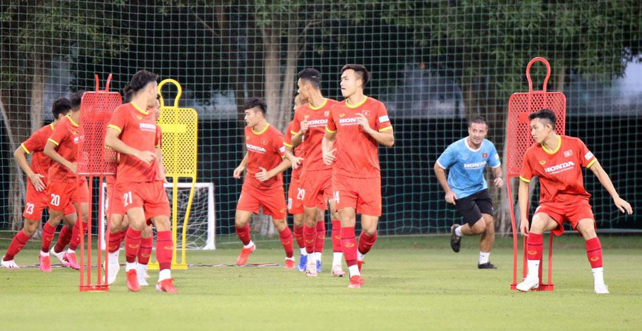 Trợ lý Cedric có trách nhiệm nâng cao thể lực cho U.23 Việt Nam. Ảnh: VFF