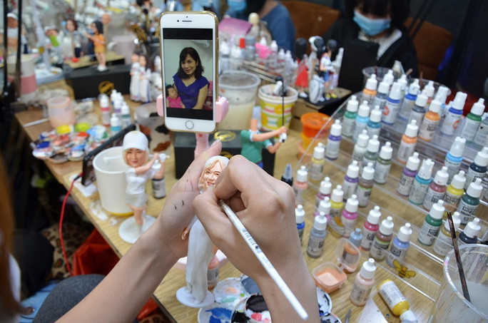 Tượng phụ nữ đắt khách dịp 20-10