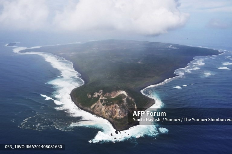 Ảnh chụp từ trên không cho thấy núi Suribachi trên đảo Iwo Jima. Ảnh chụp màn hình/ANNnewsCH