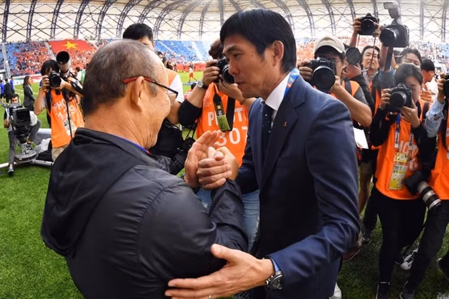 Huấn luyện viên Hajime Moriyasu bày tỏ sự lo lắng khi chạm trán tuyển Việt Nam của ông Park Hang-seo. Ảnh: AFC