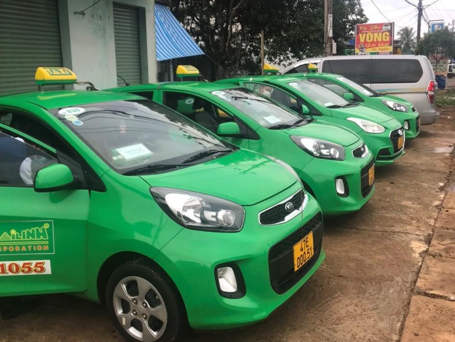 Phương tiện của hãng taxi Mai Linh.