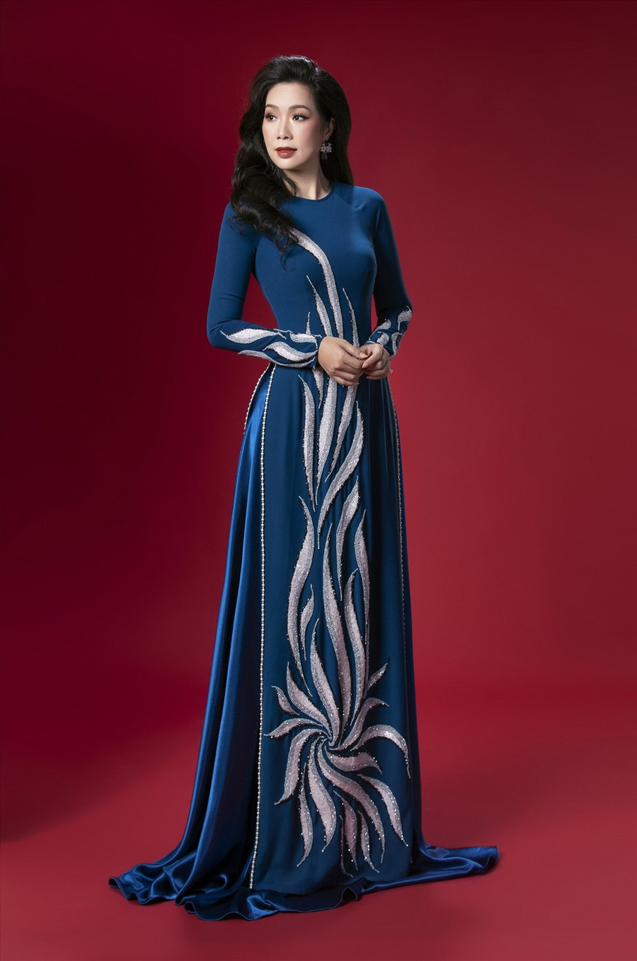 Nói về tình yêu với áo dài, Á hậu Việt Nam 1994 nói tùy theo các sự kiện mà cô chọn cho mình những bộ trang phục phù hợp. Tuy nhiên, cô vẫn ưu tiên và tự tin nhất khi mặc áo dài.