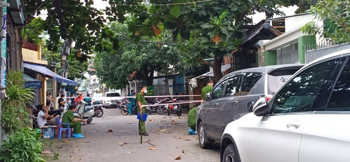  Công an khám nghiệm hiện trường vụ việc