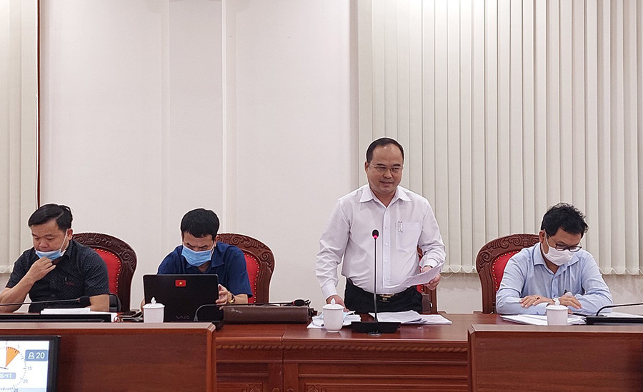 Chánh Thanh tra tỉnh Trần Hữu Đức phát biểu tại hội nghị. Ảnh: Vĩnh Hoàng Chánh Thanh tra tỉnh phát biểu thảo luận. Ảnh: Vĩnh Hoàng