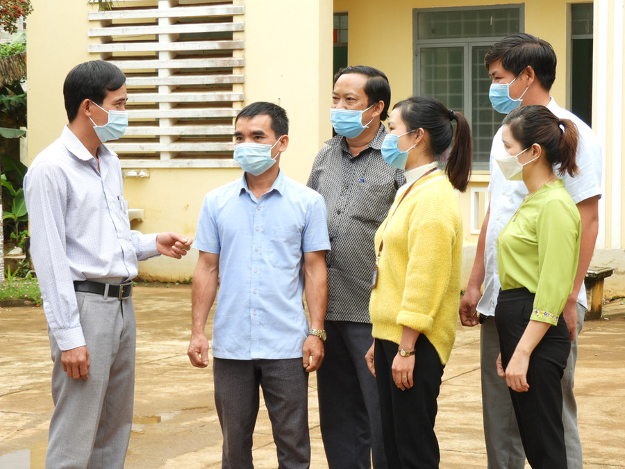 Cán bộ xã Ia Băng (huyện Đak Đoa) trao đổi về công tác xây dựng hệ thống chính trị ở cơ sở. Ảnh: Thanh Nhật Cán bộ xã Ia Băng (huyện Đak Đoa) trao đổi về công tác xây dựng hệ thống chính trị ở cơ sở. Ảnh: Thanh Nhật