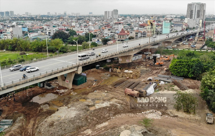 Hà Nội đang thi công cầu Vĩnh Tuy giai đoạn 2. Hà Nội đang thi công cầu Vĩnh Tuy giai đoạn 2.