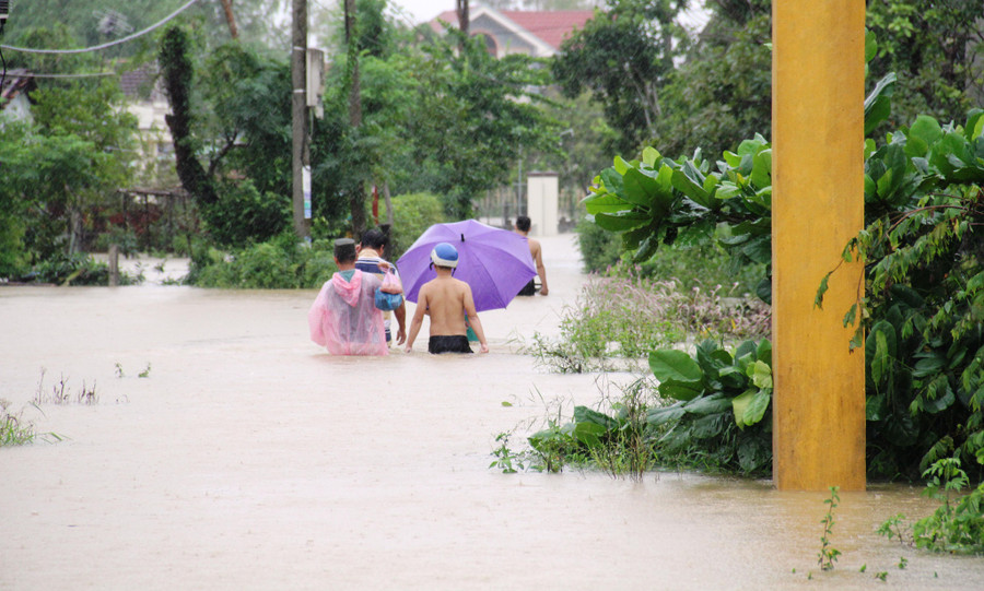Mưa lớn khiến nhiều khu dân cư ở xã Tam Đàn (H.Phú Ninh, Quảng Nam) ngập sâu. Ảnh: Mạnh Cường Mưa lớn khiến nhiều khu dân cư ở xã Tam Đàn (H.Phú Ninh, Quảng Nam) ngập sâu. Ảnh: Mạnh Cường