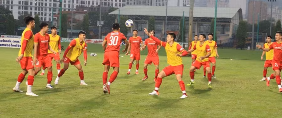  Hãy hỗ trợ tinh thần cho tuyển Việt Nam. Ảnh: VFF