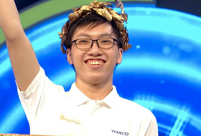 Trần Hải Đăng (THPT Ngô Quyền, Ba Vì - Hà Nội) về nhì với 190 điểm. Cùng về vị trí thứ ba, Lê Sỹ Hân (THPT Mê Linh, Hà Nội) 160 điểm và Nguyễn Phúc Điền (THPT Nguyễn Bỉnh Khiêm, Hà Nội) với 50 điểm.