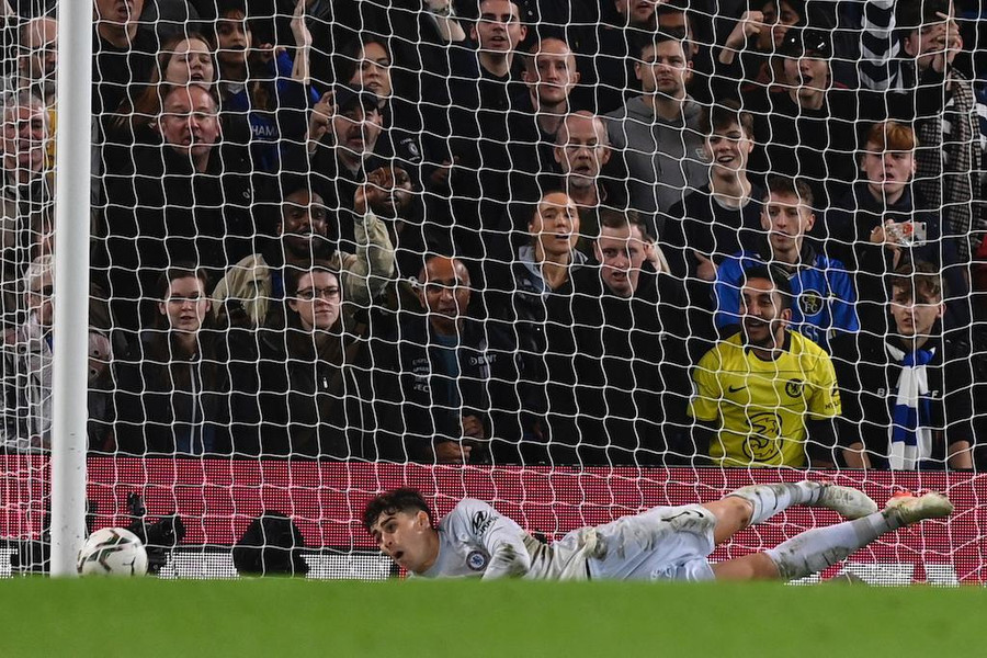 Thủ môn Kepa lại xuất sắc ở loạt đá 11m. Ảnh: AFP Thủ môn Kepa lại xuất sắc ở loạt đá 11m. Ảnh: AFP