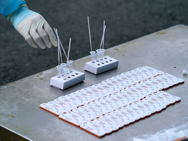 Vingroup đã mua và tặng cho các vùng dịch nặng hơn 20 triệu kit test. Ảnh: Độc Lập Vingroup đã mua và tặng cho các vùng dịch nặng hơn 20 triệu kit test. Ảnh: Độc Lập
