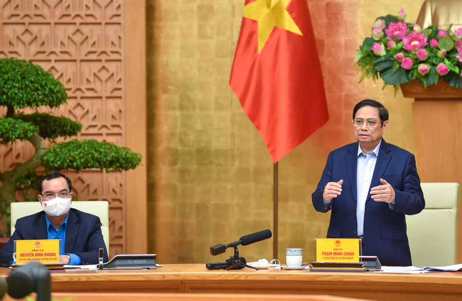 Thủ tướng mong muốn các cấp công đoàn, công nhân, người lao động và các doanh nghiệp tích cực, phát huy tối đa tính chủ động, sáng tạo, nâng cao tính tự chủ, tinh thần trách nhiệm trong phòng chống dịch. Ảnh: VGP/Nhật Bắc