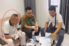 Lực lượng Công an làm việc với Kim Euy Young. Ảnh Công an TP.Hải Phòng