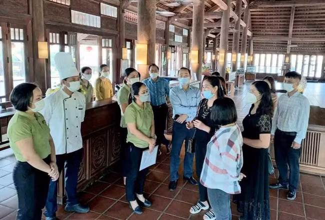 Một số nhà hàng, khách sạn, cơ sở lưu trú...tại tỉnh Ninh Bình được đoàn khảo sát về các tiêu chí an toàn nhằm đề xuất đón khách nội địa giai đoạn 1. Ảnh: N T