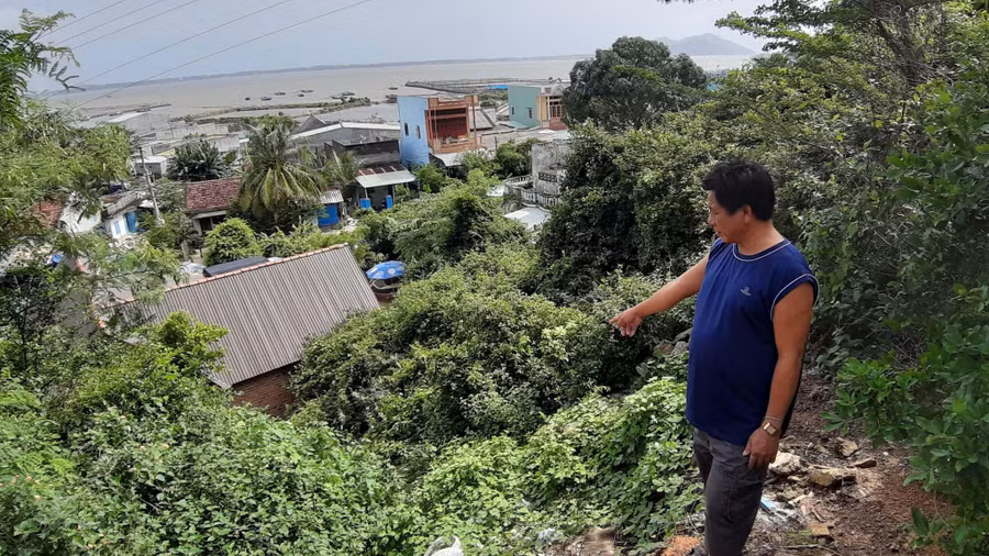  Người dân sinh sống tại khu vực núi Gành luôn thấp thỏm lo sợ sạt lở vào mùa mưa bão. Ảnh: Hoàng Trọng