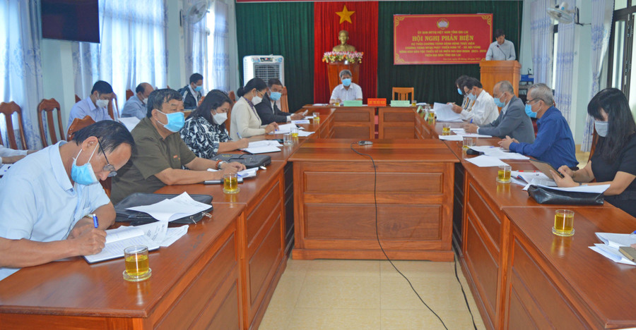 Quang cảnh hội nghị phản biện. Ảnh: Anh Huy