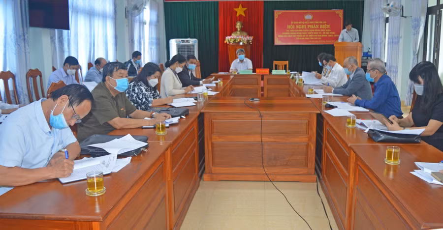 Quang cảnh hội nghị phản biện. Ảnh: Anh Huy