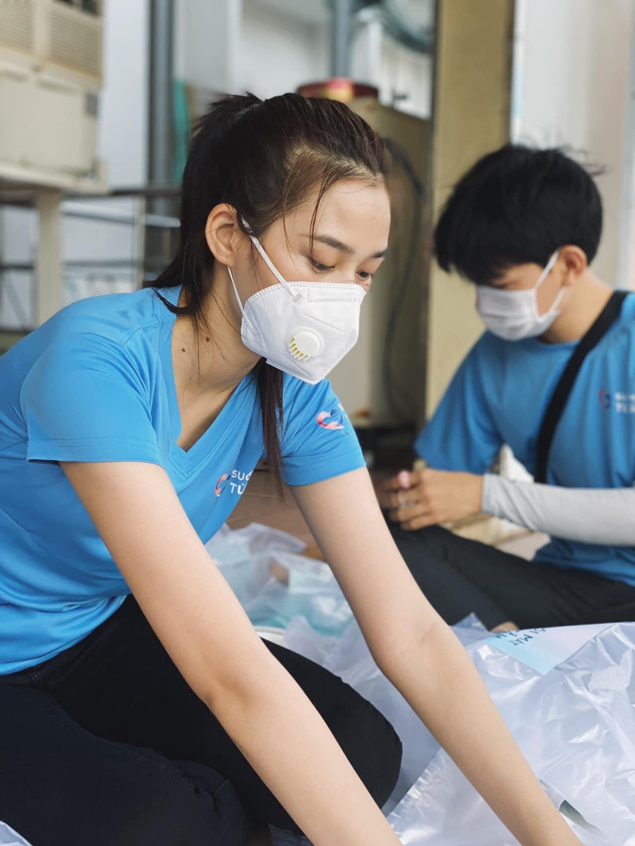 Đỗ Thị Hà tích cực tham gia các hoạt động thiện nguyện tại Sài Gòn. Ảnh: FBNV