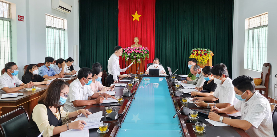 Quang cảnh buổi họp. Ảnh: Bá Bính